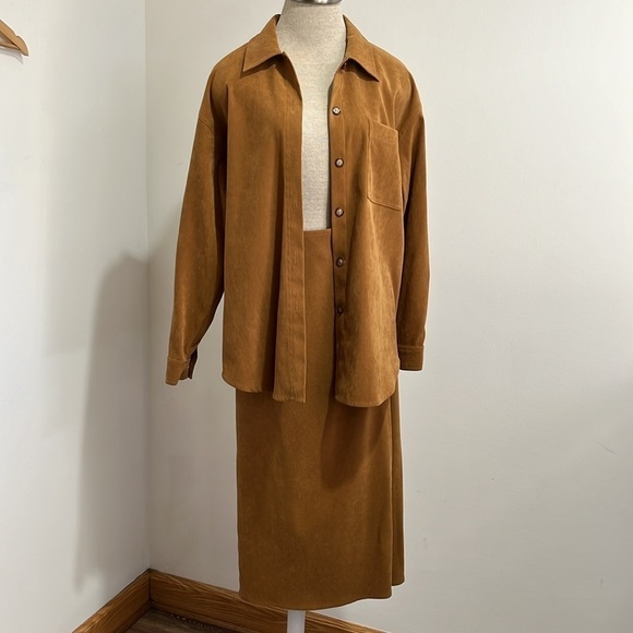 Talbots 2 Piece Matching Set Tan Shirt and Skirt Size 12 Petite - Picture 3 of 15